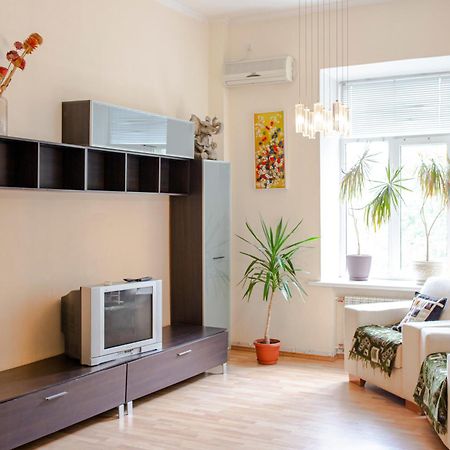 Апартаменти 3-Кімнатні В Центрі, Метро Театральна Kiev Buitenkant foto